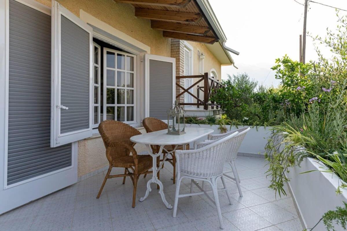 Serene Seaside Bliss - Lush & Secluded Garden Oasis *