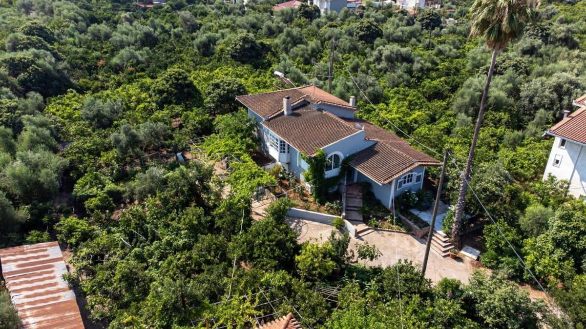 Holiday home Serene Seaside Bliss - Lush & Secluded Garden Oasis