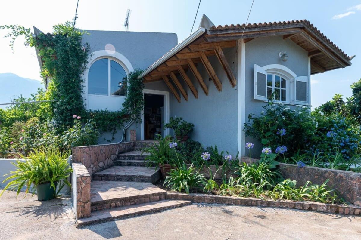Serene Seaside Bliss - Lush & Secluded Garden Oasis * Kalamata