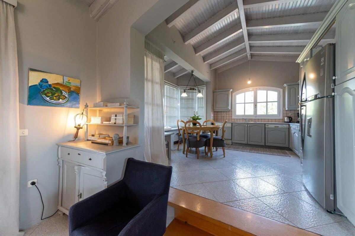 Serene Seaside Bliss - Lush & Secluded Garden Oasis Holiday home *