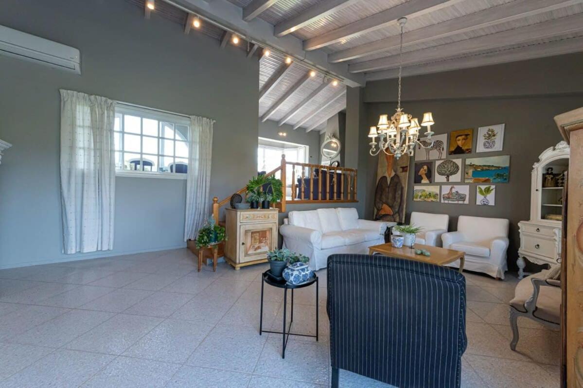 Serene Seaside Bliss - Lush & Secluded Garden Oasis Holiday home *