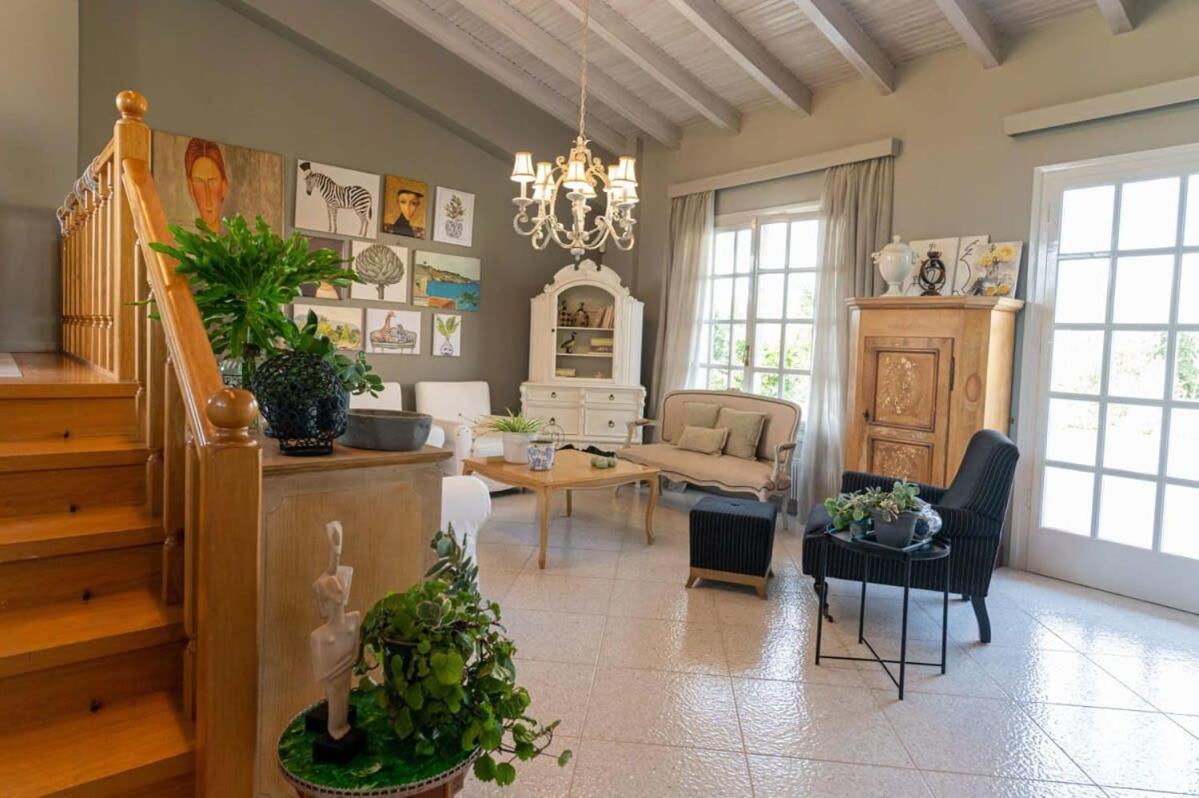 Serene Seaside Bliss - Lush & Secluded Garden Oasis Kalamata
