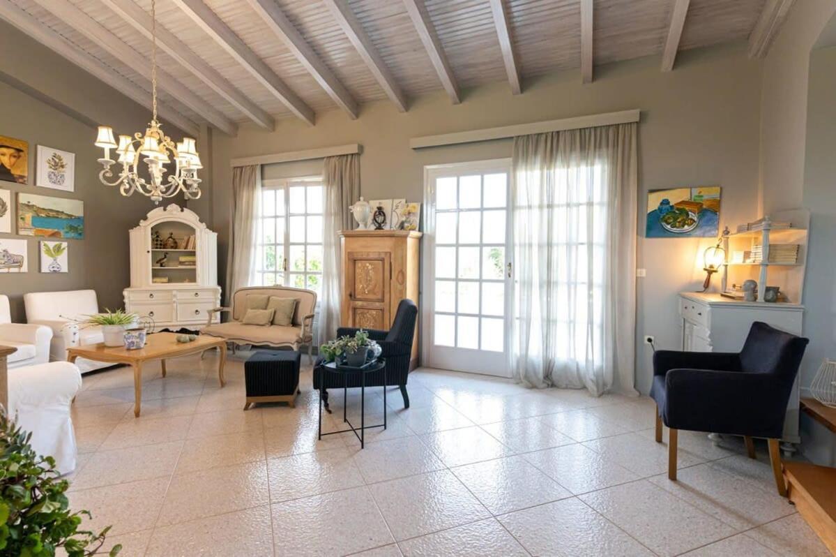 Serene Seaside Bliss - Lush & Secluded Garden Oasis Holiday home *
