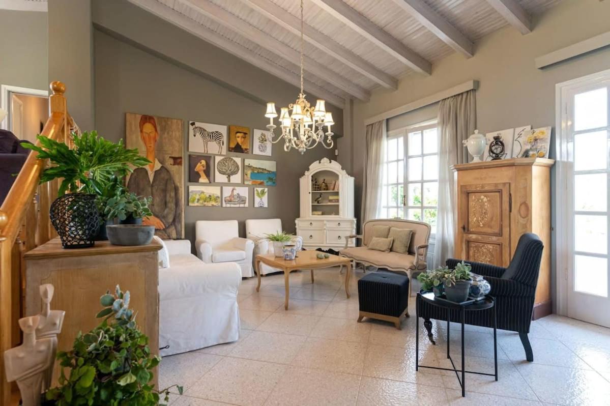 Holiday home Serene Seaside Bliss - Lush & Secluded Garden Oasis Kalamata